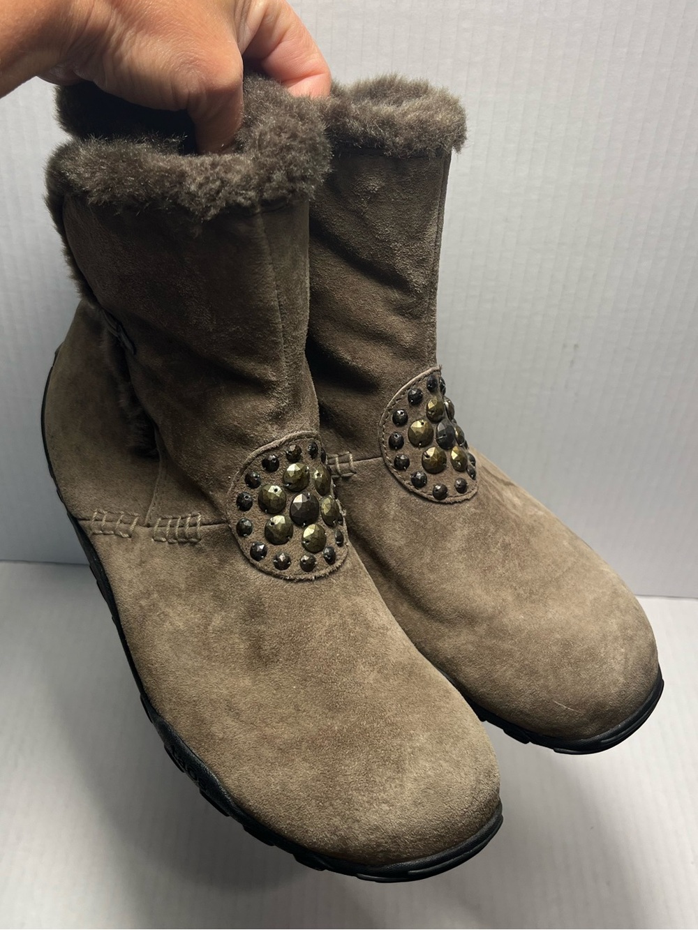 Taos Trinket women’s suede boots with stud accent size 8